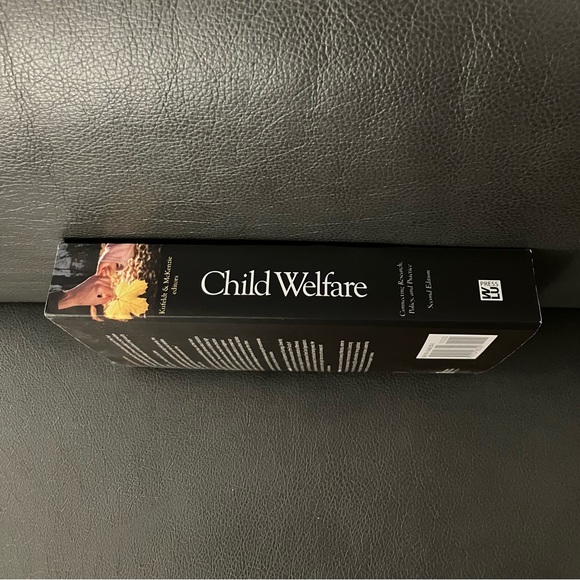 Child Welfare: Connecting Research, Policy, and Practice Paperback 2011 - Picture 3 of 4